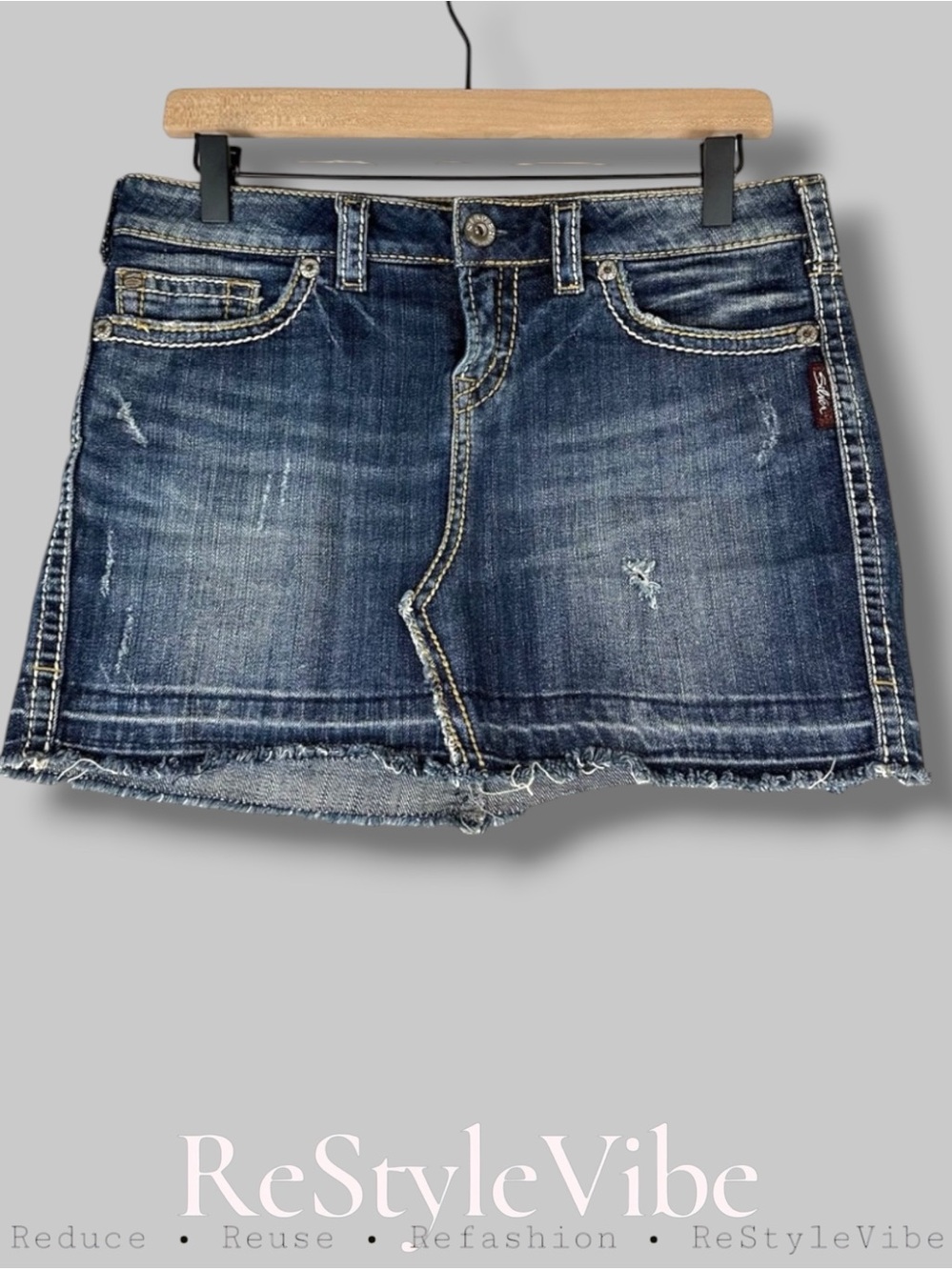 SILVER JEANS Women’s Size 28 Denim Skirt Mini Fit Stretch Francy Style Jean